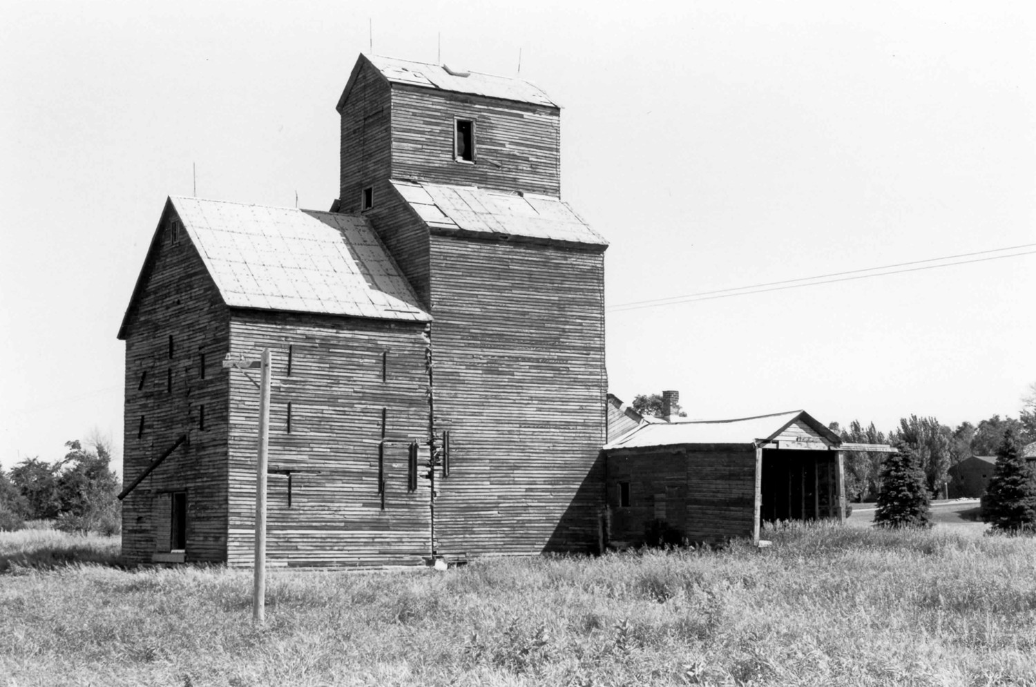 Appleby Atlas Grain Elevator, Watertown South Dakota South and west facades, camera facing. northeast (1986)
