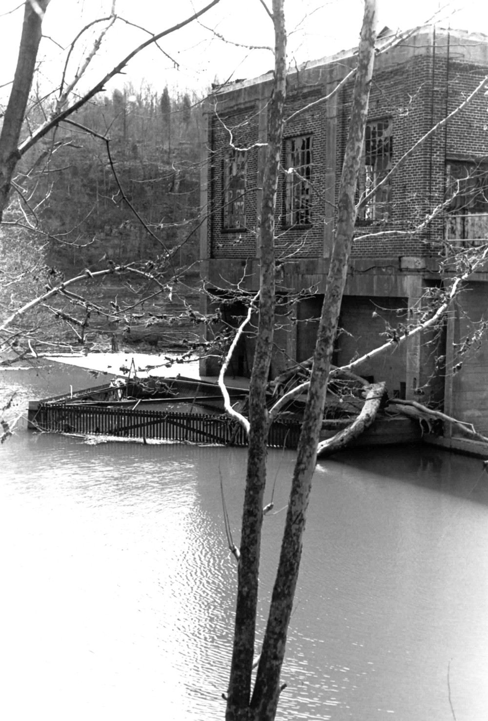 Columbia Hydroelectric Station, Columbia Tennessee View illustrating relationship of trash boom and powerhouse. Looking southwest (1989)