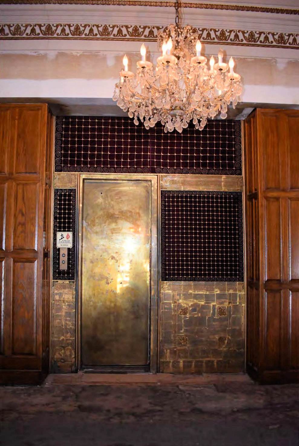 Ambassador Hotel, Dallas Texas 1<sup>st</sup> Floor Interior Brass Door Elevator (2019)