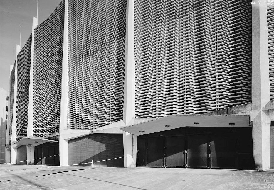 Houston Astrodome, Houston Texas 2004 DETAIL OF NORTH FACADE. NOTE PRE-CAST CONCRETE SCREEN COMPOSED OF STEPPED PARALLELOGRAMS.