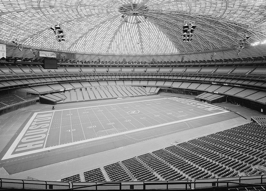 Houston Astrodome, Houston Texas 2004 INTERIOR PERSPECTIVE, LOOKING SOUTH SOUTHWEST WITH FIELD SET UP IN FOOTBALL CONFIGURATION. FIELD SEATING ROTATES TO ACCOMMODATE BASEBALL GAMES