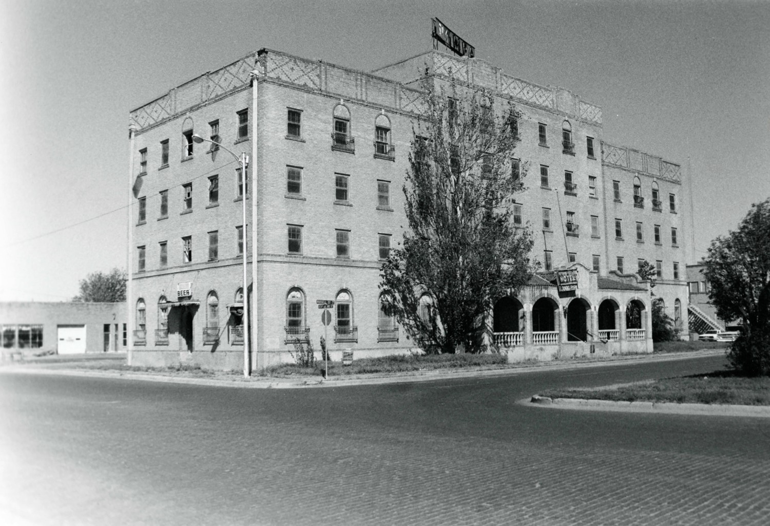 Schneider Hotel - Pampa Hotel, Pampa Texas South and east facades (1985)