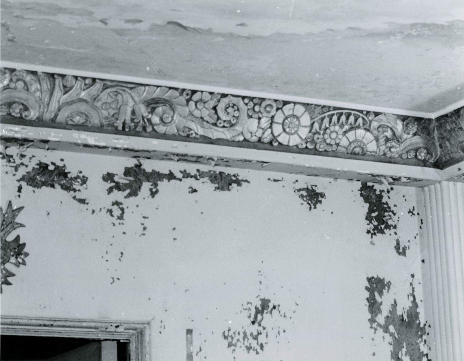 Hotel McCartney, Texarkana Texas Decorative cornice molding (1979)