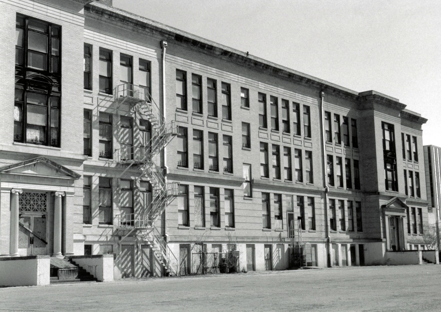 Waco High School, Waco Texas North 9th Street facade Camera facing east (2008)