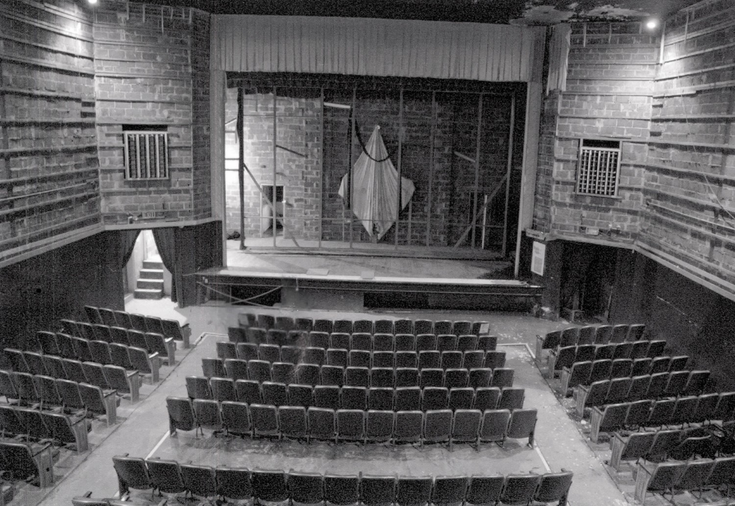 Pitts Theatre - State Theater, Culpeper Virginia Auditorium - view east from Projection Room (2007)