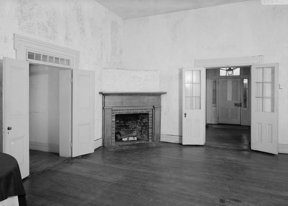 Poplar Forest - Thomas Jefferson Retreat, Forest Virginia FIRST FLOOR, CENTRAL ROOM, VIEW TO THE NORTHWEST SHOWS DOORS, WINDOW TRANSOM AND CORNER FIREPLACE (1986)