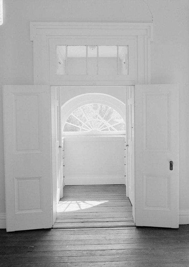 Poplar Forest - Thomas Jefferson Retreat, Forest Virginia VIEW OF FIRST FLOOR, EAST SIDE TO EAST CLOSET SHOWING FANLIGHT (1987)