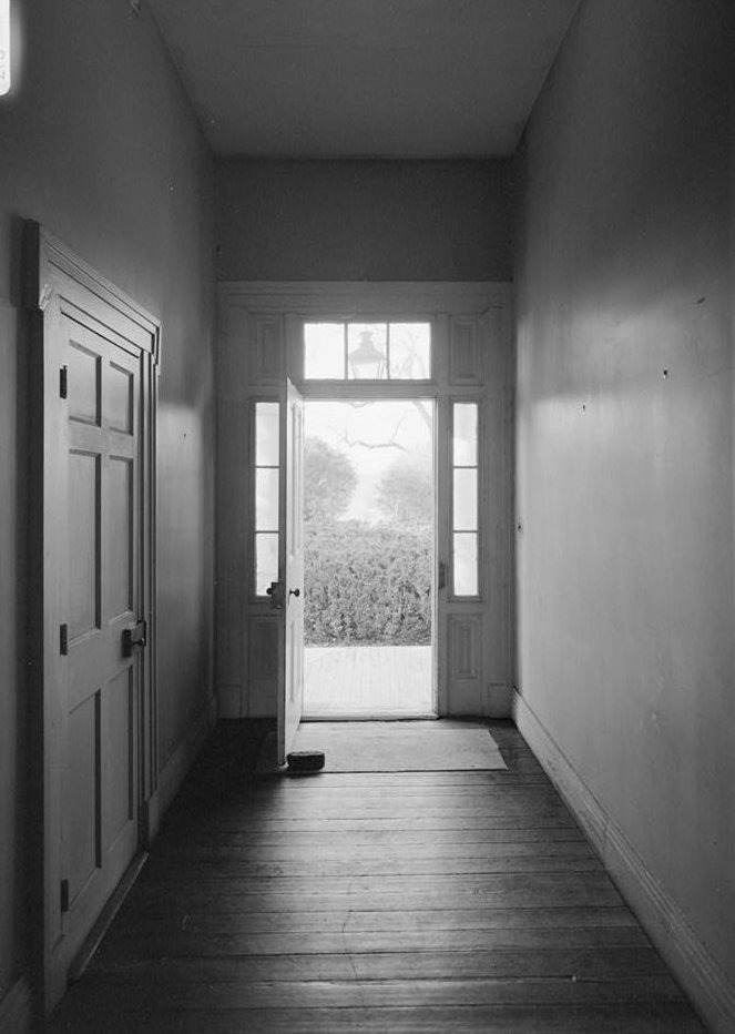 Poplar Forest - Thomas Jefferson Retreat, Forest Virginia FIRST FLOOR, VIEW FROM NORTH FRONT HALL TO OUTSIDE (1986)