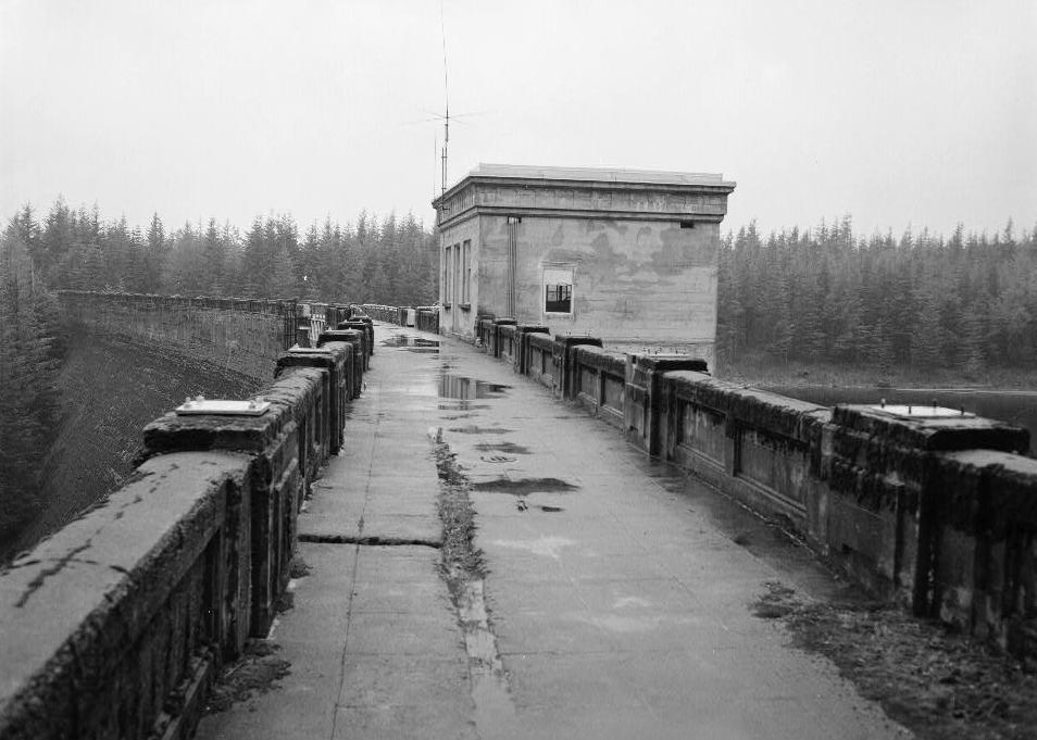 Cedar Falls Hydroelectric Works, Cedar Falls Road, Cedar Falls Washington MASONRY DAM, LOOKING NORTHEAST (1986)
