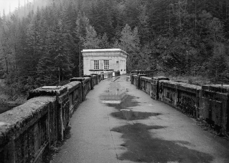 Cedar Falls Hydroelectric Works, Cedar Falls Road, Cedar Falls Washington MASONRY DAM, LOOKING SOUTHEAST (1986)