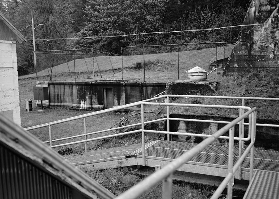 Cedar Falls Hydroelectric Works, Cedar Falls Road, Cedar Falls Washington OIL HOUSE SITE, SHOWING BACK OF SHOP, LOOKING NORTHEAST (1986)