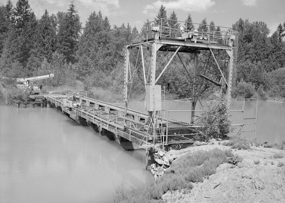 Puget Sound Power & Light Company, White River Hydroelectric Project, Dieringer Washington Downstream face of fish screens at Dingle Basin, looking southeast from north side of basin (1989)