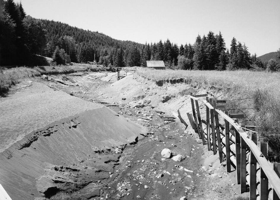 Electron Hydroelectric Project, Electron Washington SETTLING BASIN FROM UPSTREAM TRESTLE, SHOWING BULKHEAD ON RIGHT AND SAND BANK ON LEFT, LOOKING NORTHWEST (1984)