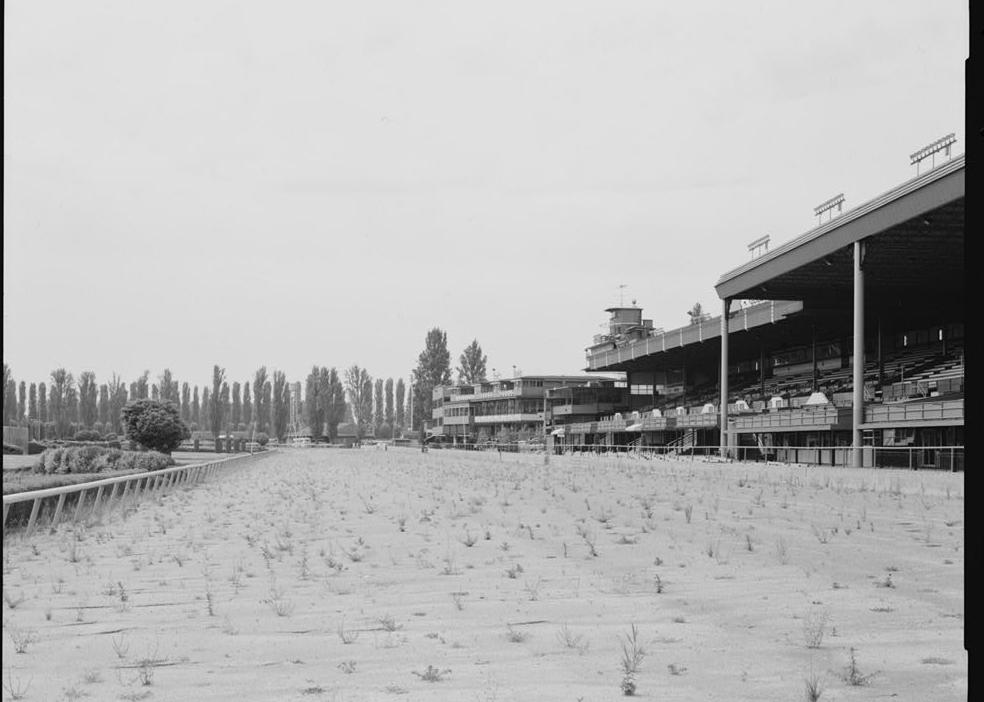 Longacres Park Horse Track, Renton Washington Track. View to south on grandstand side. On right is south part of Second Grandstand, followed by Original Grandstand, Clubhouse, and Paddock Club. (May 1993)