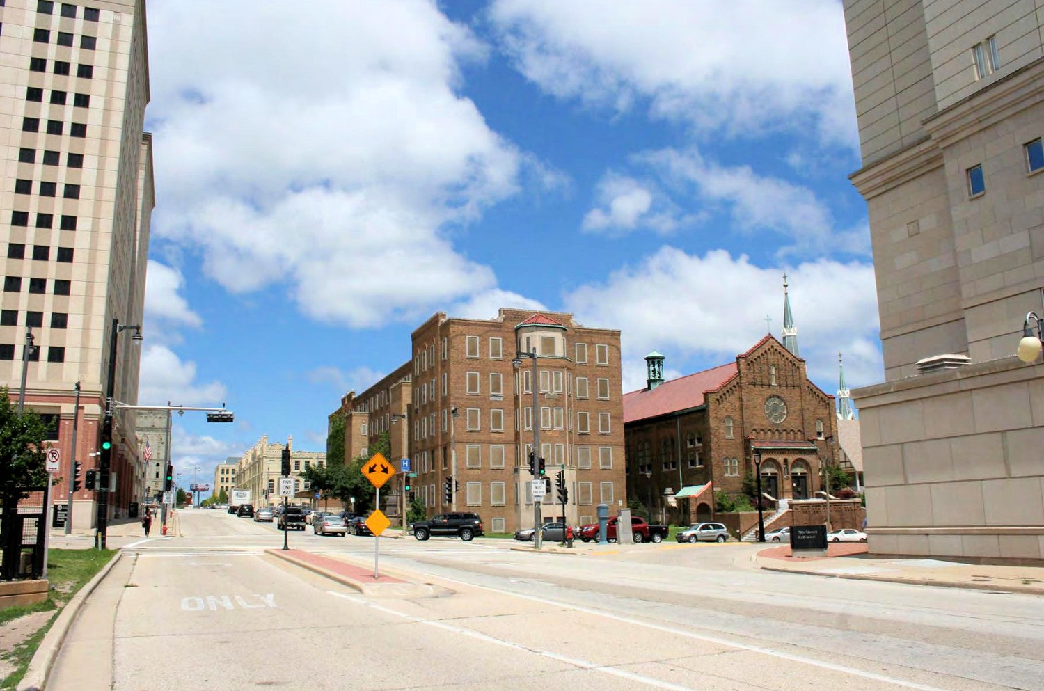 Saint Anthony Hospital, Milwaukee Wisconsin View on North 10<sup>th</sup> Street (2017)