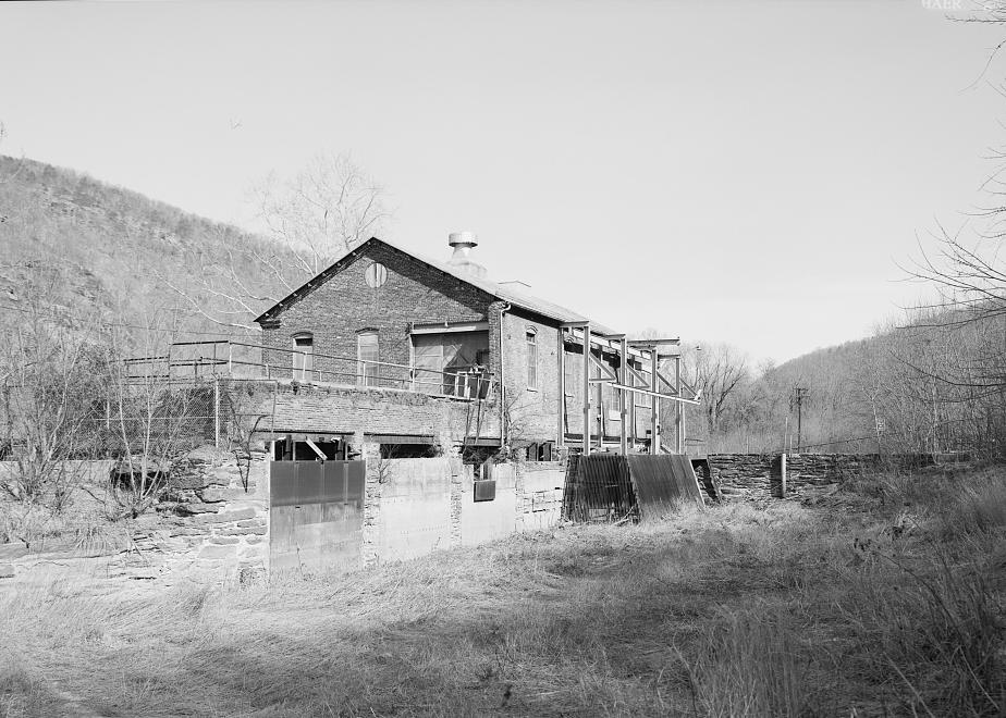 Potomac Hydroelectric Power Plant, On West Virginia Shore of Potomac River, Harpers Ferry West Virginia POWER PLANT BUILDING LOOKING NORTHEAST. DRY CANAL BED IN FOREGROUND (1995)
