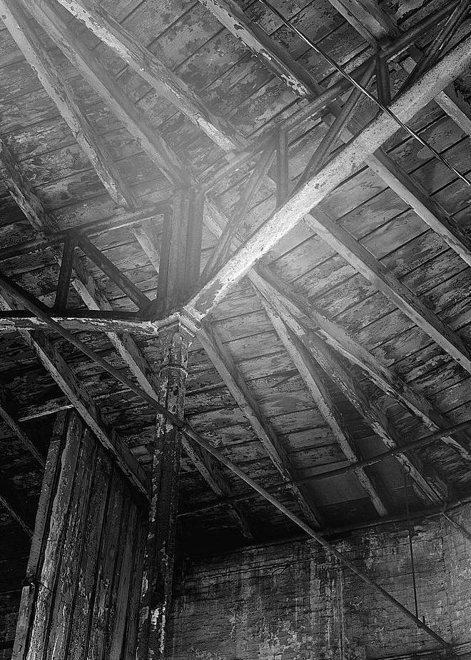 B&O Railroad East Roundhouse, Martinsburg West Virginia CONNECTION BETWEEN CAST-IRON ROOF TRUSSES AND OCTAGONAL, CAST-IRON COLUMNS 1970